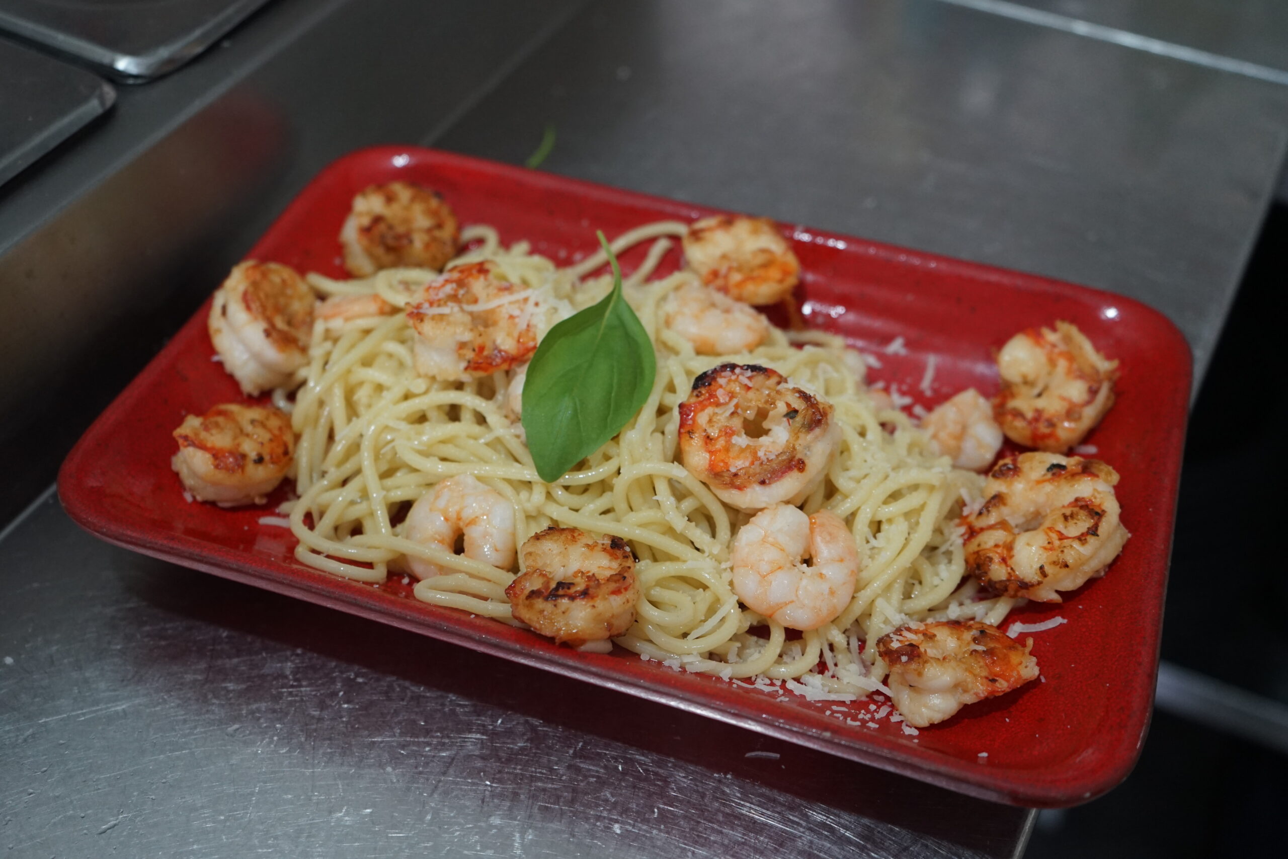 Spaghetti<br>c/ gambas<br>e miolo de<br>camarão
