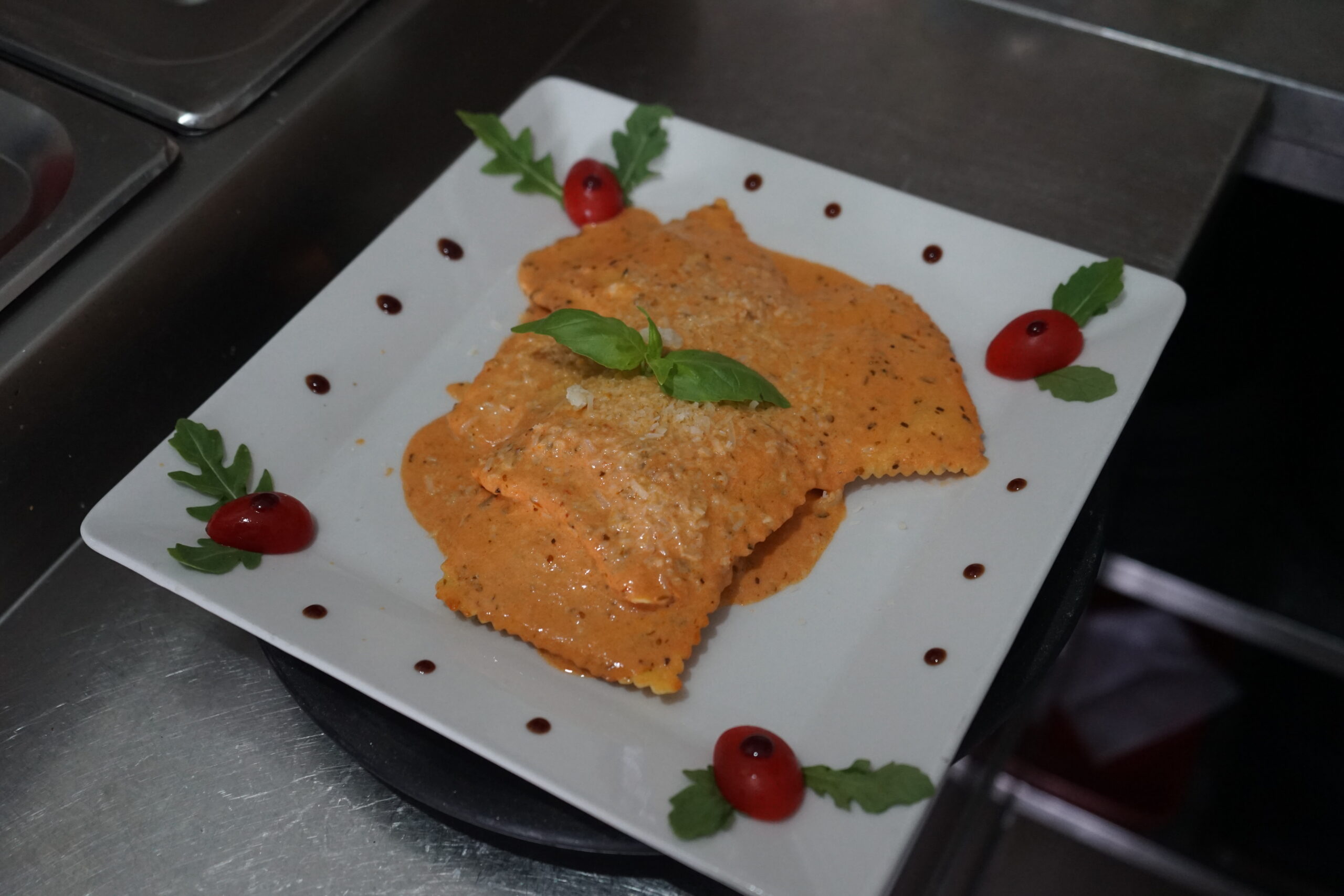 Ravioli<br>c/ molho<br>de tomate
